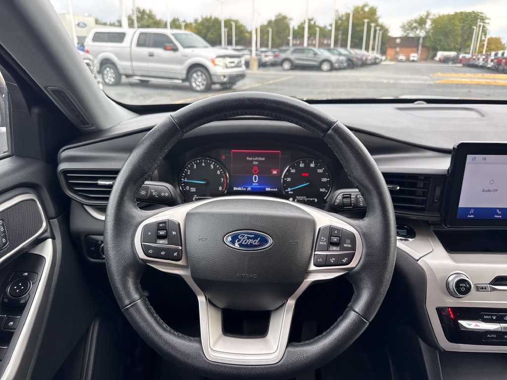 Used 2023 Ford Explorer XLT AWD/4WD image 21