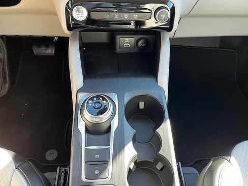 New 2025 Ford Escape SE image 13