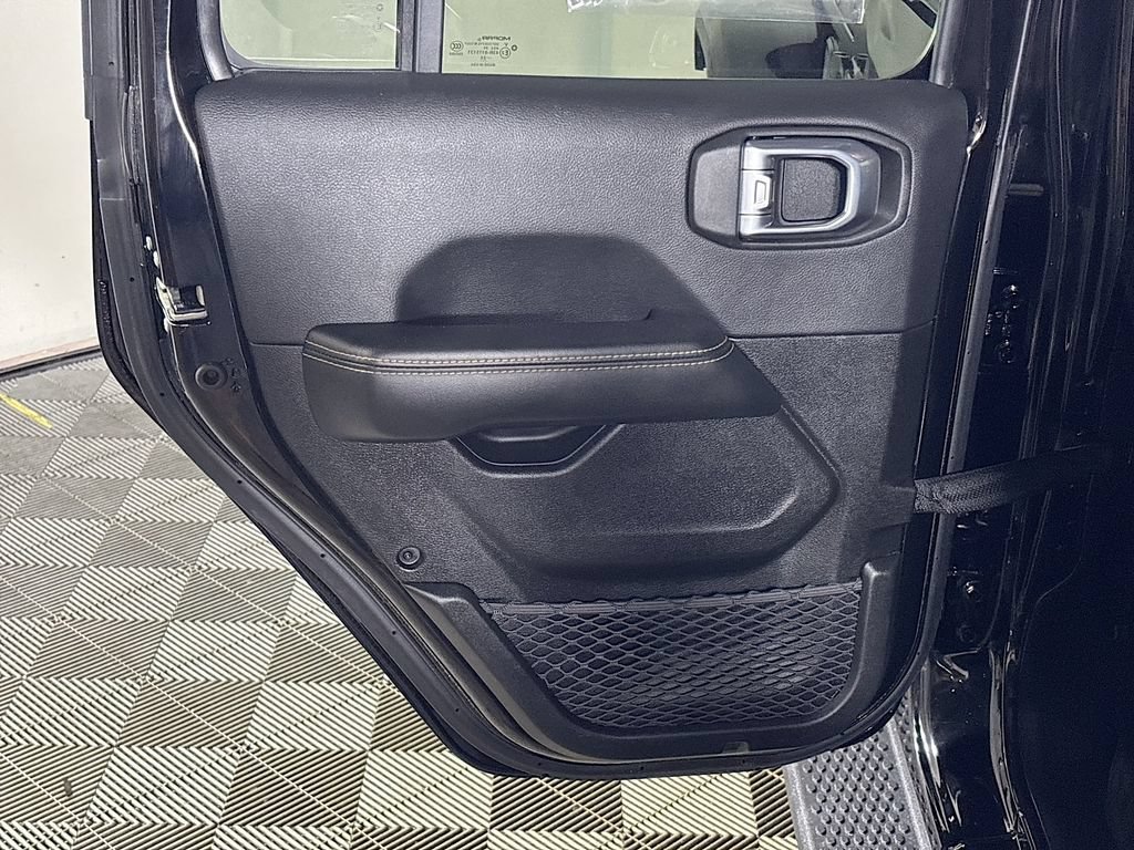 Used 2024 Jeep Wrangler Unlimited Sahara w/ Technology Group AWD/4WD image 20