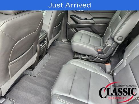Used 2023 Chevrolet Traverse LT w/ LT Premium Package FWD image 39