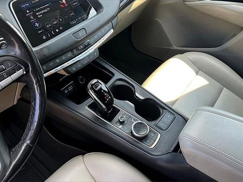 Used 2021 Cadillac XT4 Luxury w/ Cold Weather Package image 18