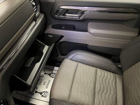 Used 2024 Chevrolet Silverado 2500 ZR2 w/ Technology Package AWD/4WD image 37