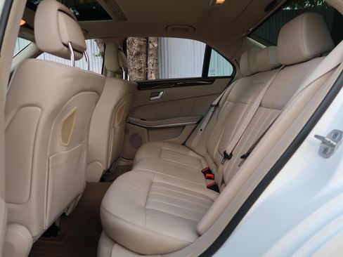 Used 2014 Mercedes-Benz E 550 4MATIC Sedan image 43