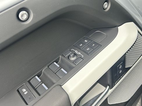 Used 2024 Land Rover Defender 130 S image 23