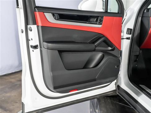 Certified 2026 Porsche Cayenne E-Hybrid AWD/4WD image 22