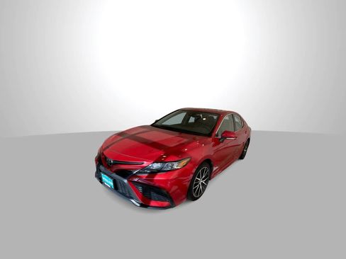Used 2023 Toyota Camry SE FWD image 4