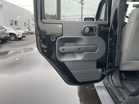 Used 2007 Jeep Wrangler Unlimited Sahara image 24