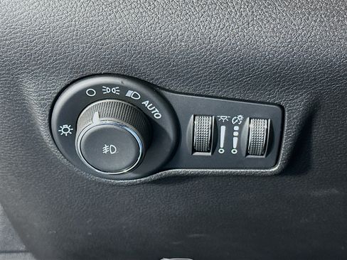 Used 2025 Jeep Compass Trailhawk AWD/4WD image 17