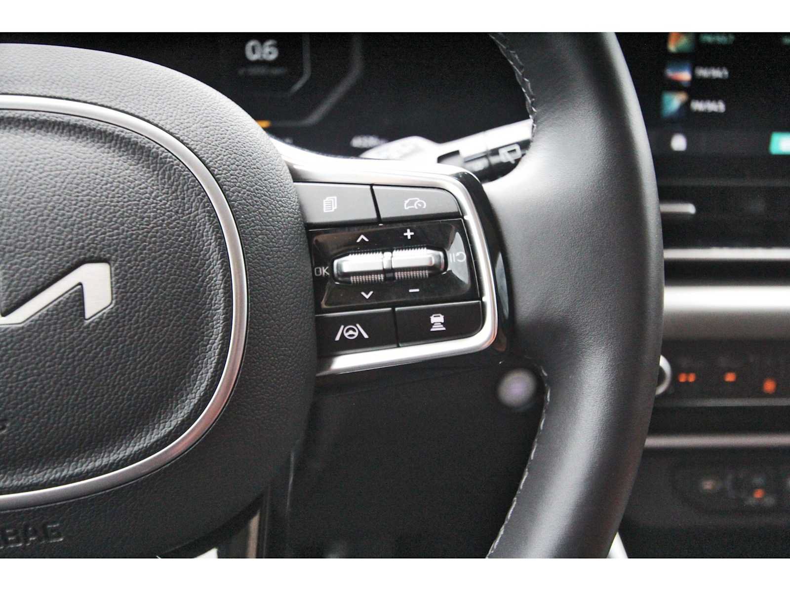 Used 2025 Kia Carnival SX Prestige FWD image 17