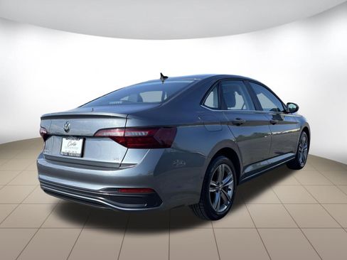 Used 2024 Volkswagen Jetta SE FWD image 8