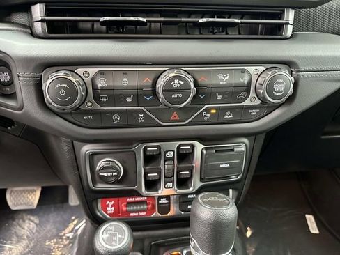 New 2026 Jeep Gladiator Mojave w/ Safety Group image 13