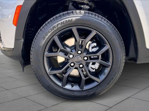 New 2025 Jeep Grand Cherokee L Limited image 11