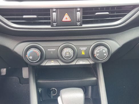 Certified 2022 Kia Forte LXS w/ LXS Technology Package FWD image 17