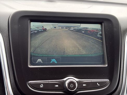 Used 2018 Chevrolet Equinox LS image 18