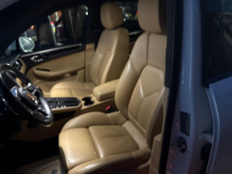 Used 2018 Porsche Macan AWD/4WD image 9