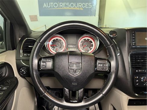 Used 2017 Dodge Grand Caravan SXT image 29