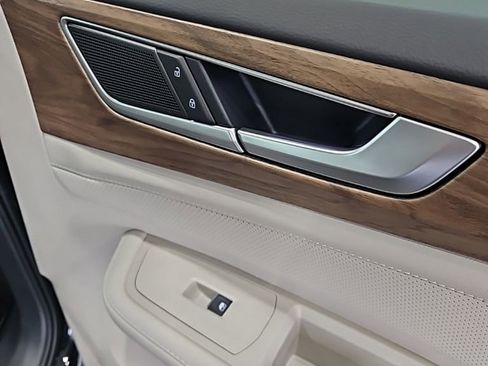 New 2026 Volkswagen Atlas SE FWD image 12