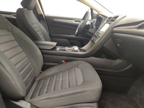 Used 2019 Ford Fusion SE FWD image 21
