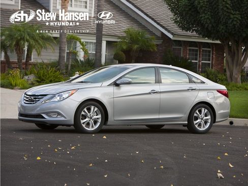 Used 2013 Hyundai Sonata SE FWD image 1