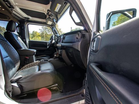 Used 2020 Jeep Wrangler Unlimited Sahara AWD/4WD image 15