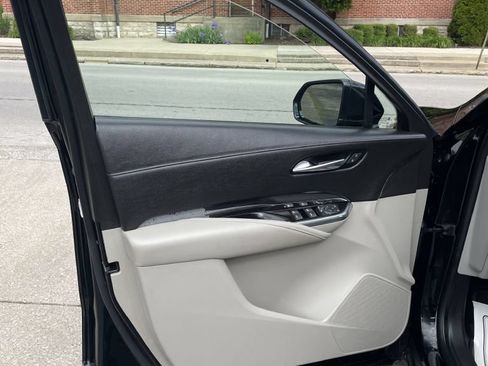 Used 2019 Cadillac XT4 Luxury w/ Cold Weather Package AWD/4WD image 5