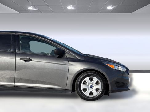 Used 2018 Ford Focus S image 33