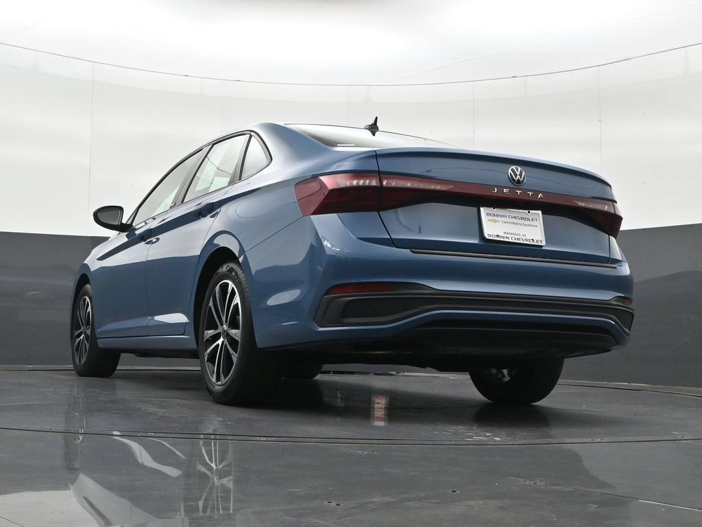 Used 2025 Volkswagen Jetta Sport FWD image 32