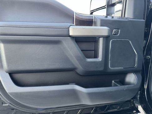 Used 2022 Ford F350 Lariat w/ Black Appearance Package image 9