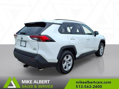 Used 2021 Toyota RAV4 XLE AWD/4WD image 7