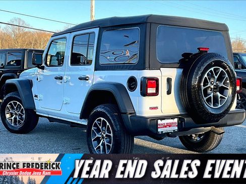 Used 2025 Jeep Wrangler Sport S image 9