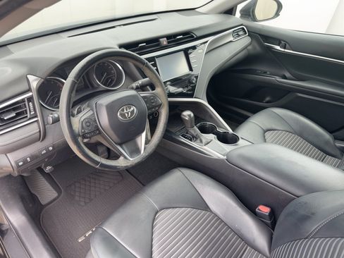 Used 2018 Toyota Camry SE FWD image 4
