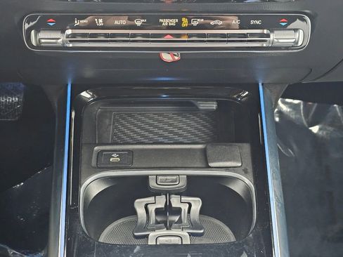 Used 2025 Mercedes-Benz GLA 250 4MATIC image 15