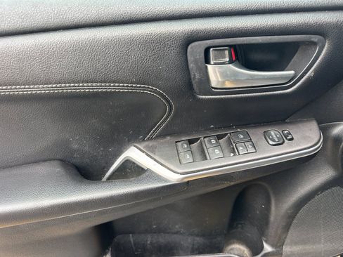 Used 2017 Toyota Camry XLE w/ Moonroof Package image 10