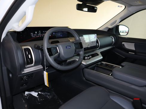 New 2025 Ford Expedition Active AWD/4WD image 24