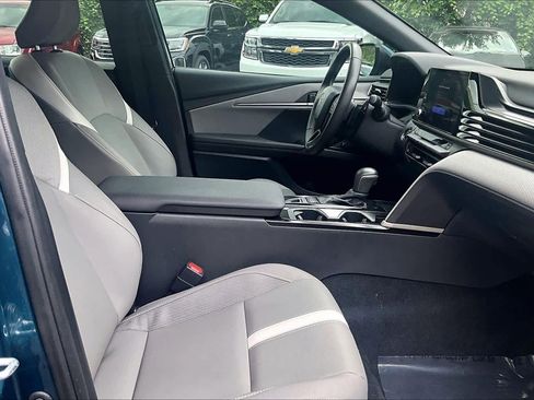 Used 2025 Toyota Camry SE w/ Convenience Package FWD image 8