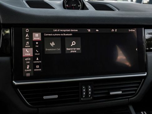 Used 2021 Porsche Cayenne image 32