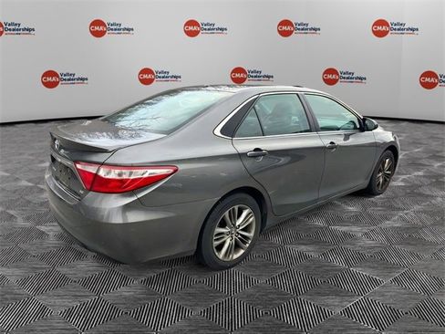 Used 2016 Toyota Camry SE w/ Moonroof Package image 8