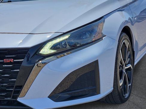 Used 2024 Nissan Altima 2.5 SR w/ SR Premium Package FWD image 19