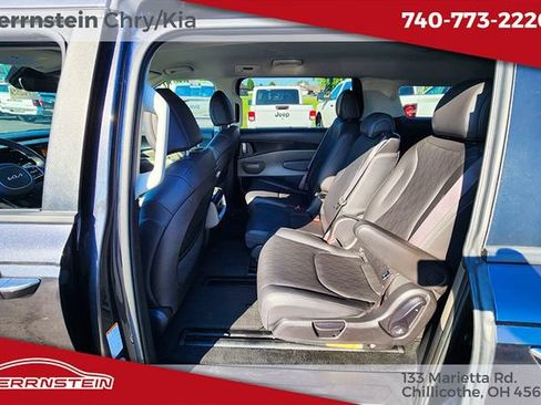 Used 2025 Kia Carnival FWD image 26