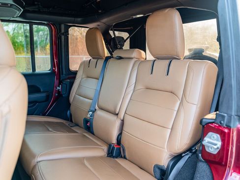 Used 2021 Jeep Wrangler Unlimited Sahara w/ Cold Weather Group image 20