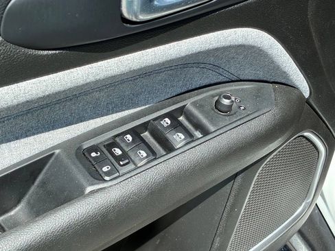 Used 2024 Jeep Compass Latitude AWD/4WD image 21