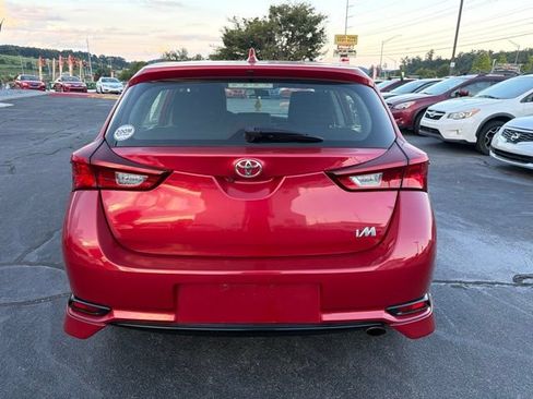 Used 2018 Toyota Corolla iM w/ All-Weather Mat Package FWD image 7