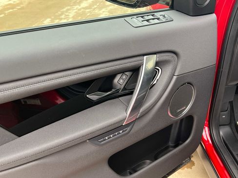 Used 2025 Land Rover Discovery Sport S image 15