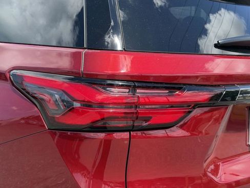 Used 2023 Chevrolet Traverse RS FWD image 37