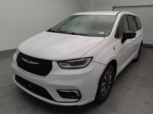 Used 2024 Chrysler Pacifica Limited FWD image 15
