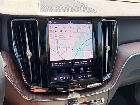 Used 2023 Volvo XC60 B5 Plus w/ Climate Package image 23