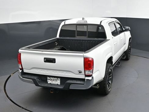 Used 2016 Toyota Tacoma SR5 w/ Towing Package image 35