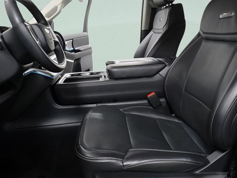 Used 2025 Ford Expedition Platinum image 22