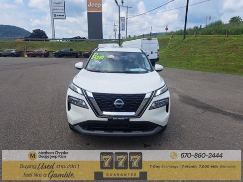 Used 2023 Nissan Rogue SV image 3
