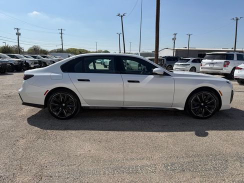 Used 2023 BMW 740i w/ Executive Package RWD image 8